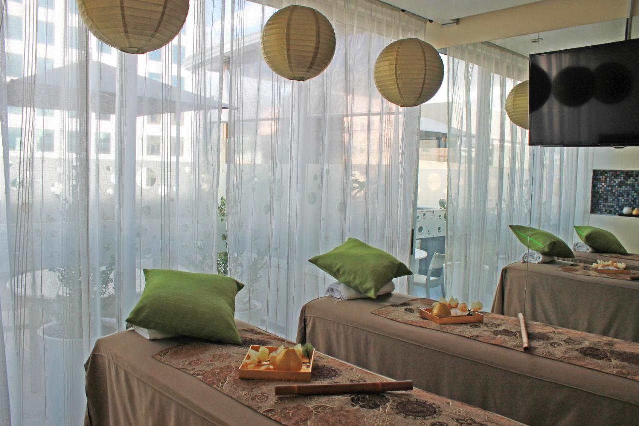 Hotel 100 Luxury Suites By Preferred Bogota Exterior photo The interior of the restaurant