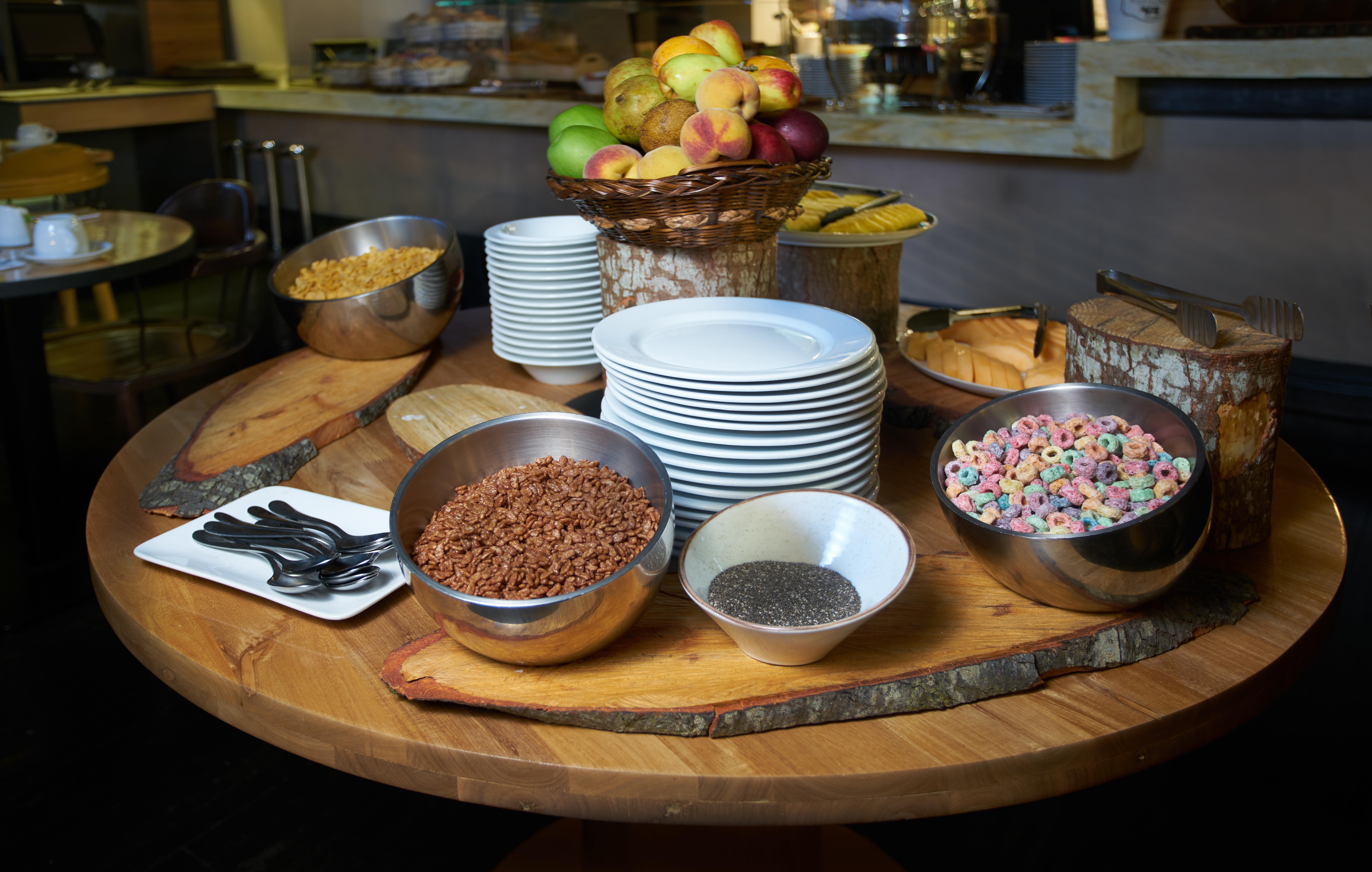 Hotel 100 Luxury Suites By Preferred Bogota Exterior photo A breakfast buffet at a hotel