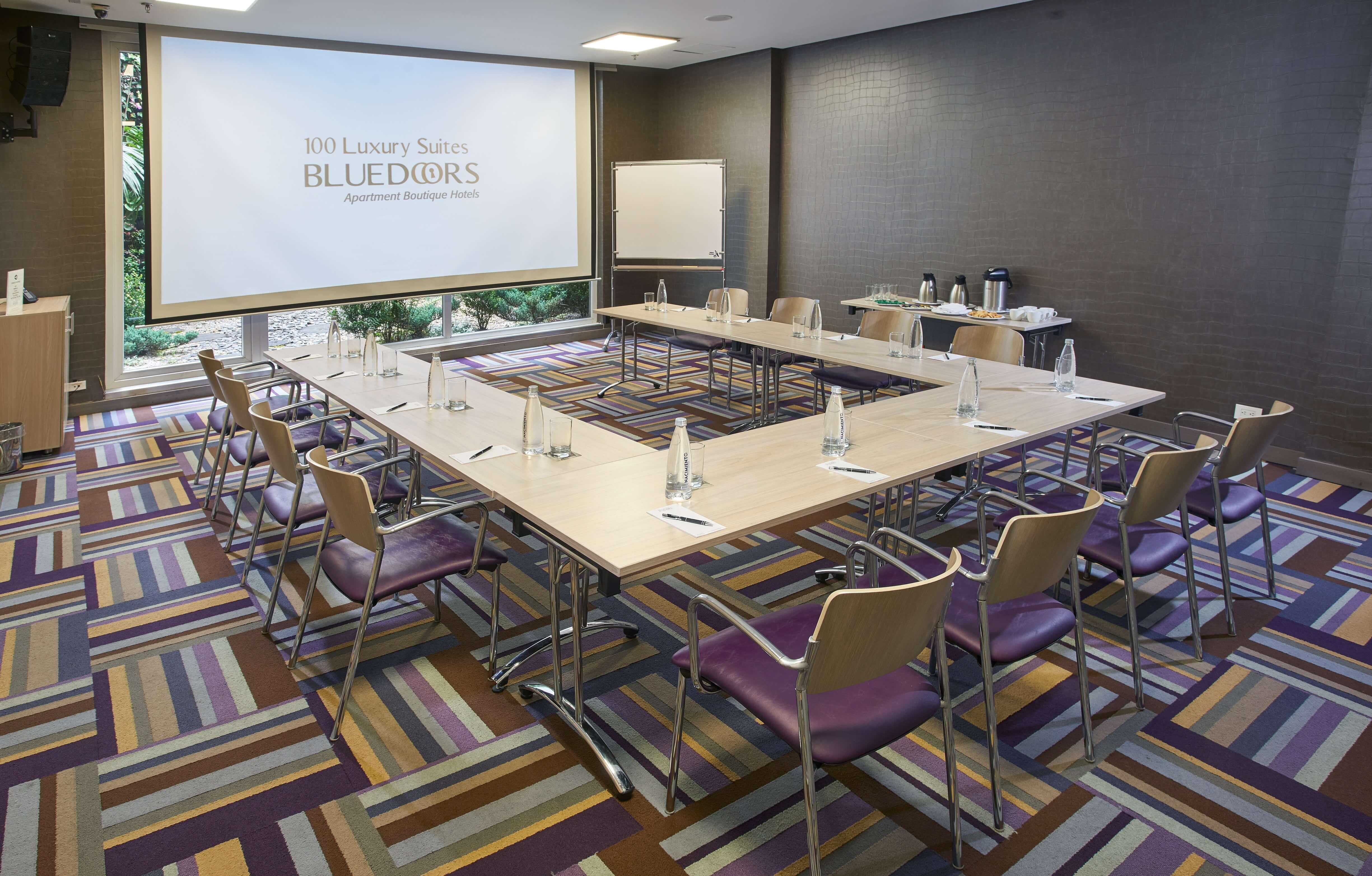 Hotel 100 Luxury Suites By Preferred Bogota Exterior photo Meeting room