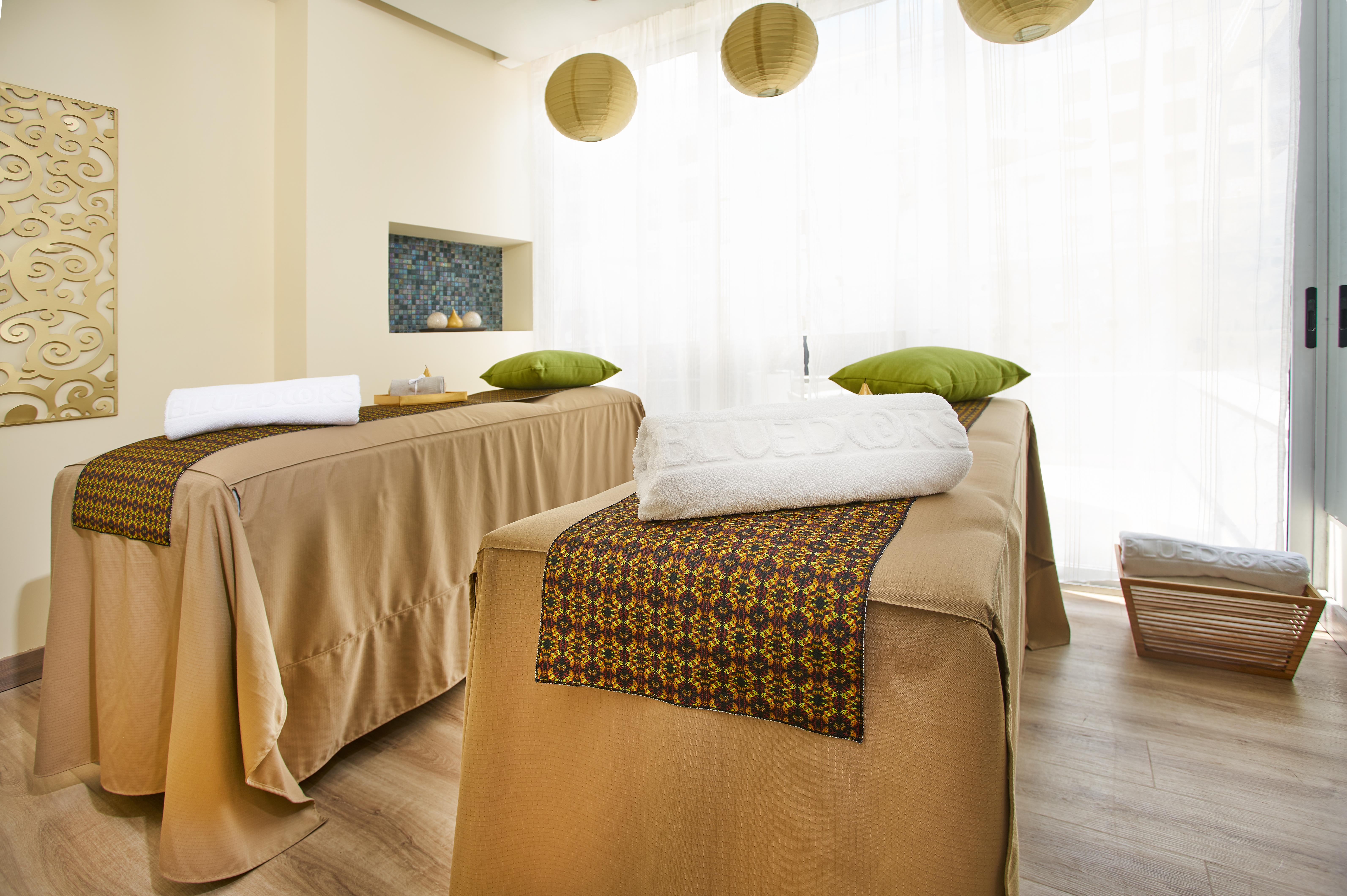 Hotel 100 Luxury Suites By Preferred Bogota Exterior photo Thai massage beds
