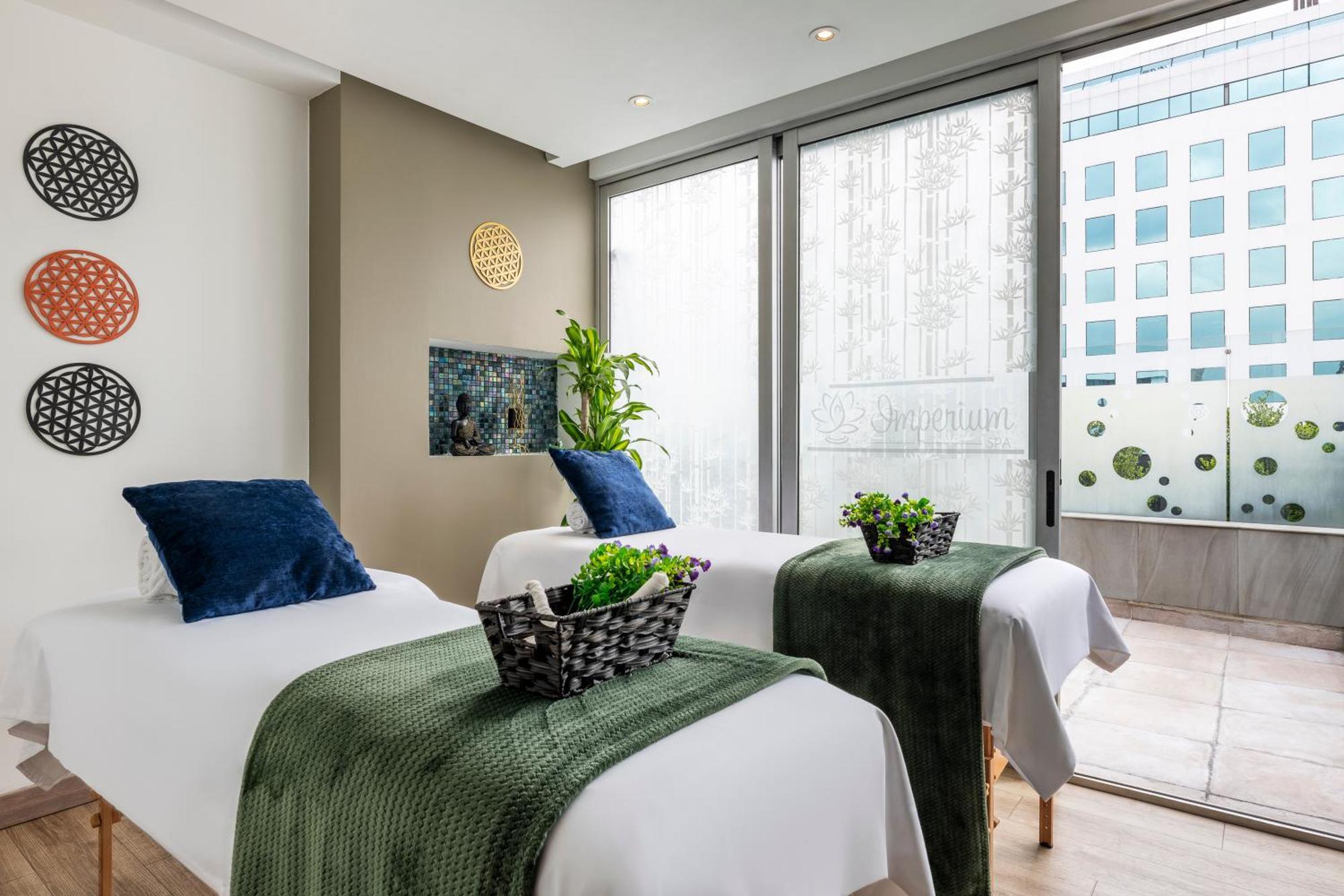 Hotel 100 Luxury Suites By Preferred Bogota Exterior photo The Spa at The Ivy Collection