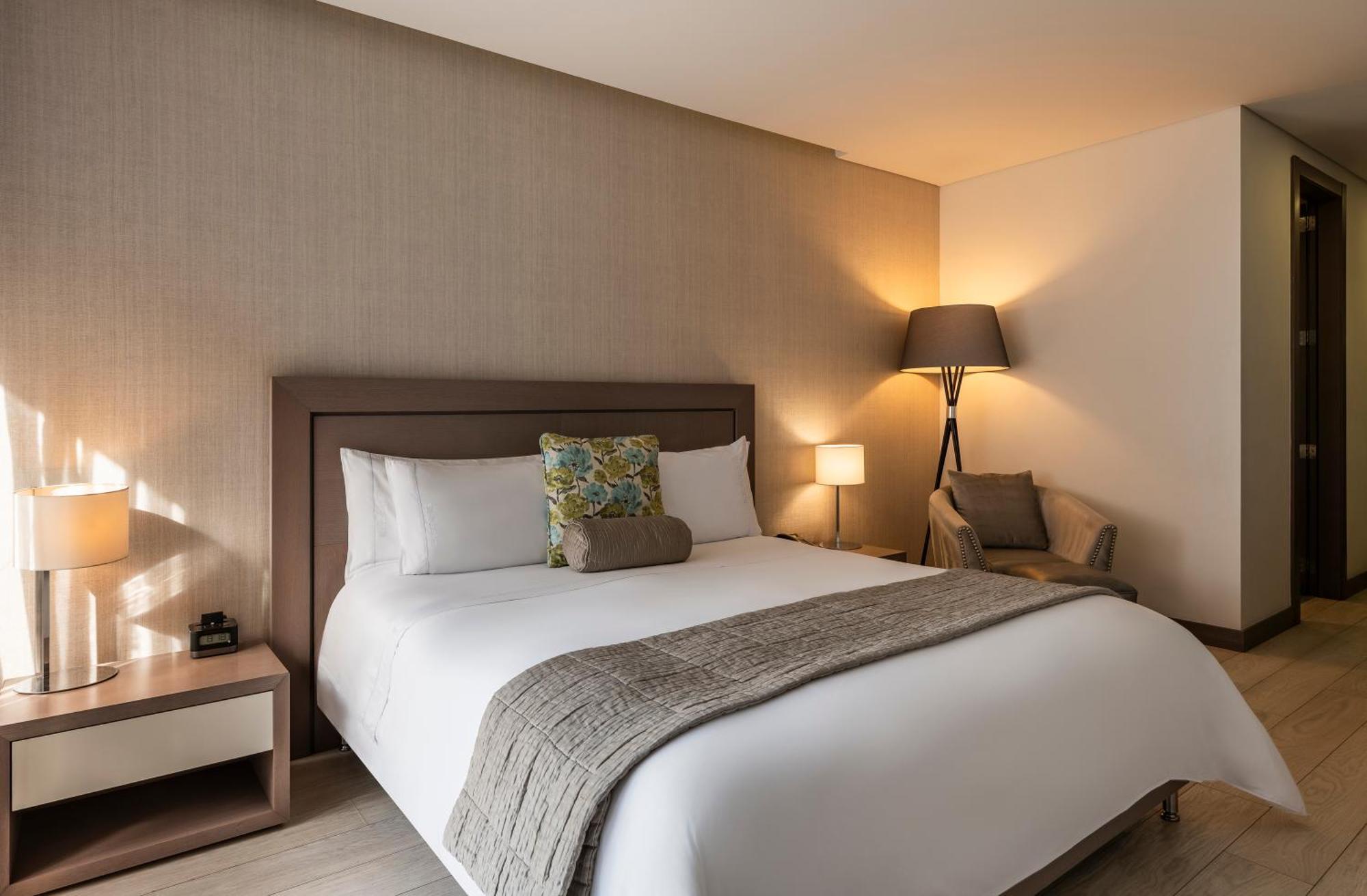 Hotel 100 Luxury Suites By Preferred Bogota Exterior photo A bedroom at the hotel