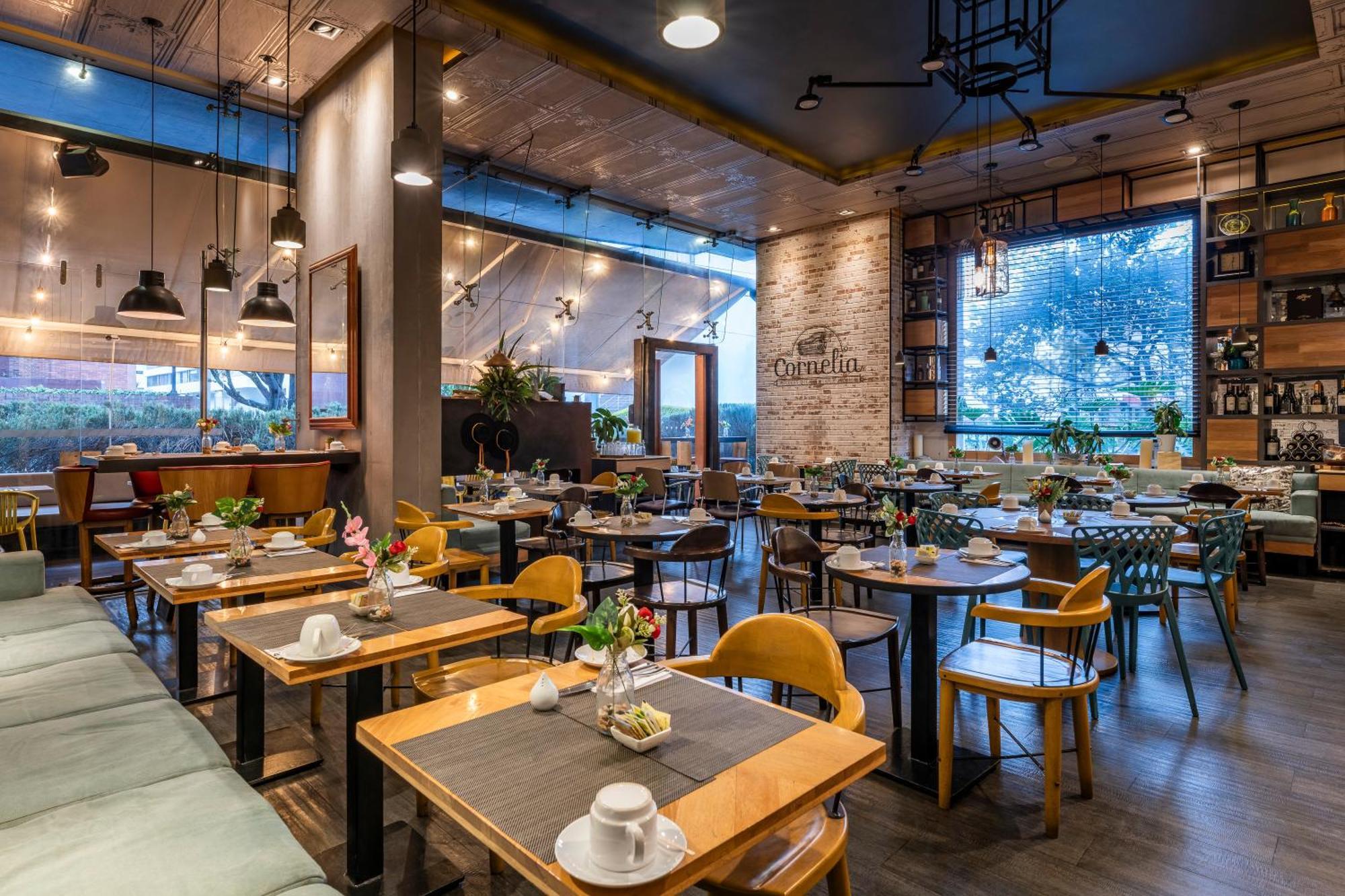 Hotel 100 Luxury Suites By Preferred Bogota Exterior photo Restaurant in the hotel