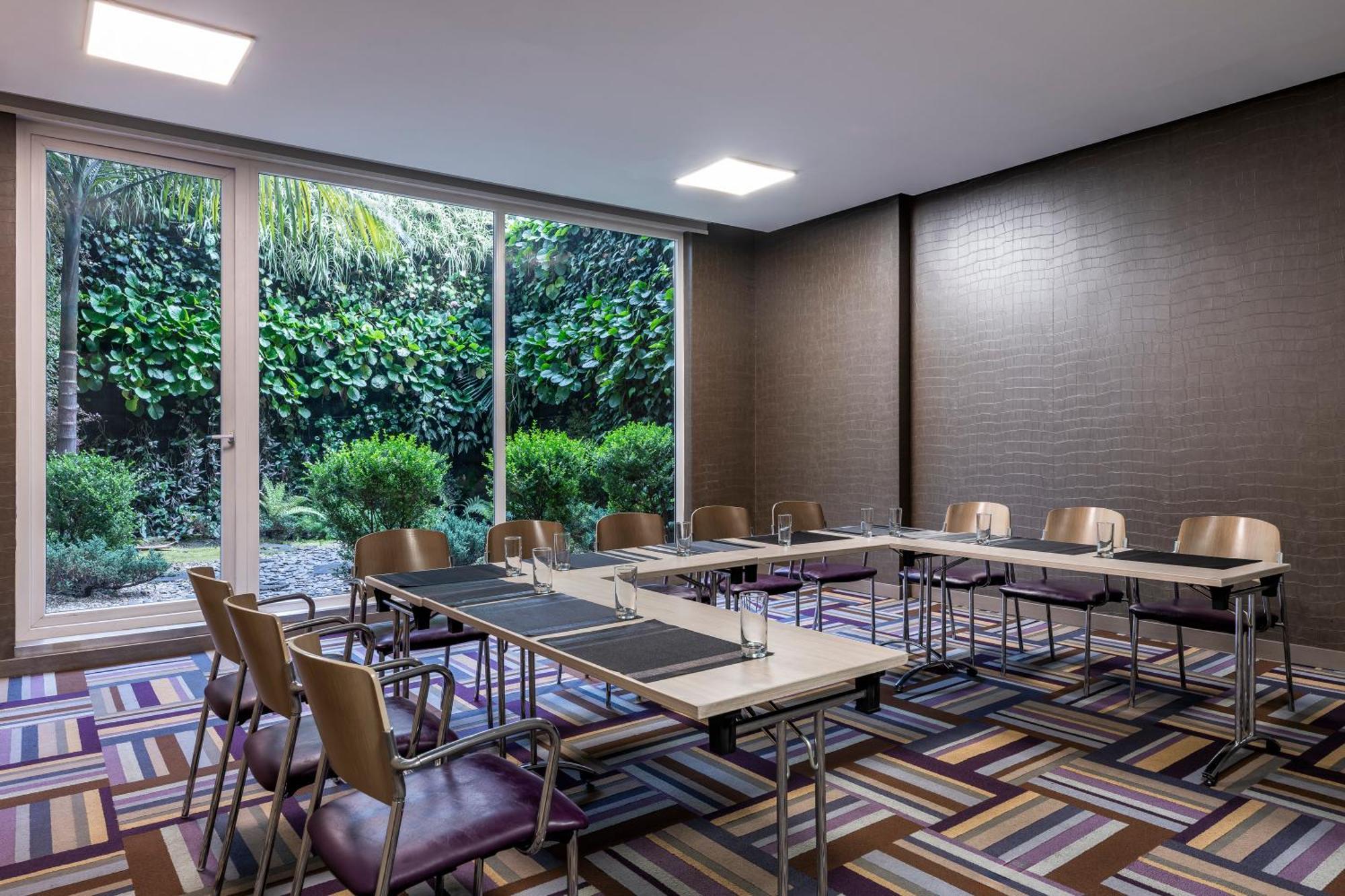 Hotel 100 Luxury Suites By Preferred Bogota Exterior photo Meeting room