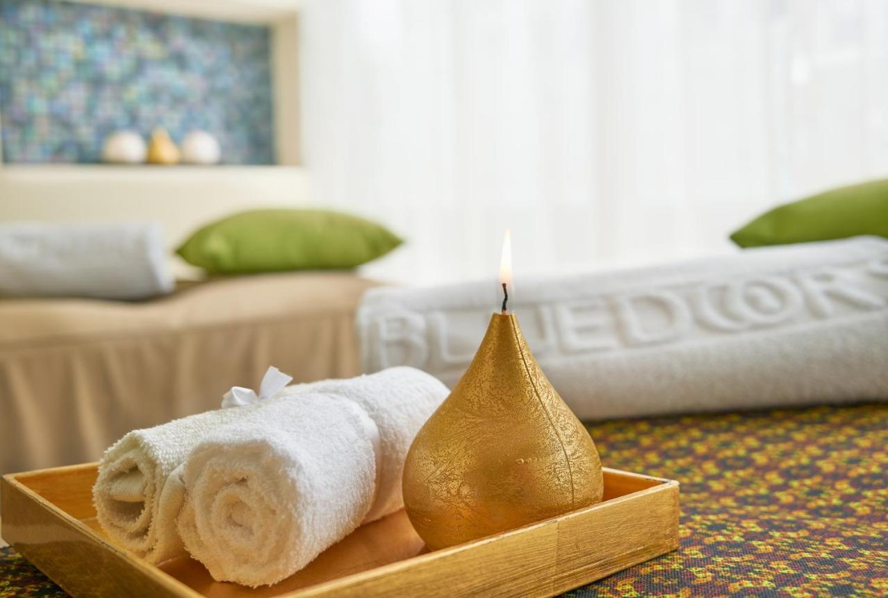 Hotel 100 Luxury Suites By Preferred Bogota Exterior photo A spa treatment room